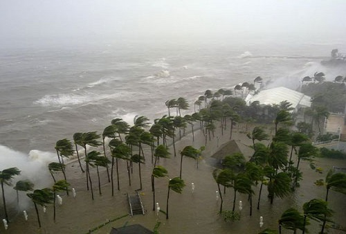 Storm surge brought by Typhoon Nesat in Manila
